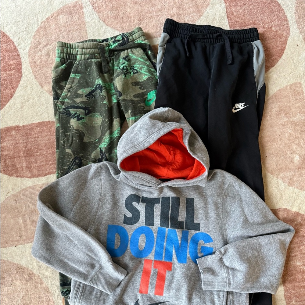 Nike Joggers and Sweatshirt Bundle